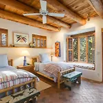 Foothills Retreat- Patios, Rooftop Deck, Quiet, 2Br