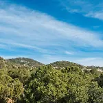 Foothills Retreat- Patios, Rooftop Deck, Quiet, 2Br