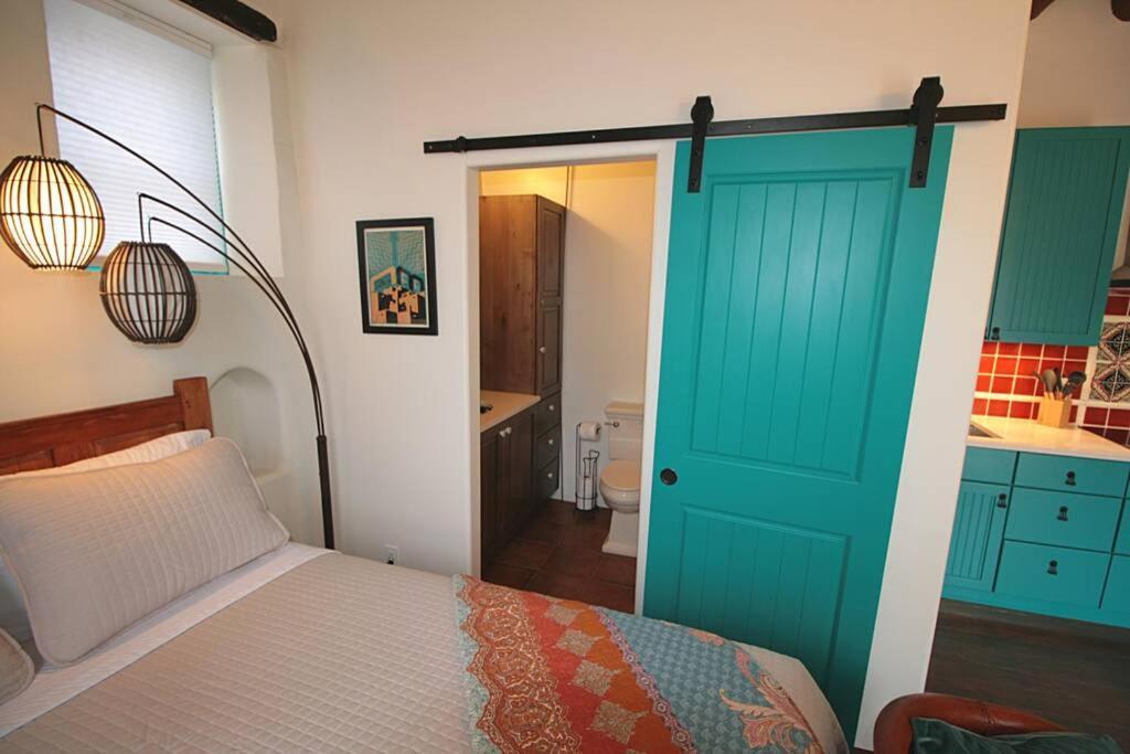 Closson - Stylish - Near Plaza - Queen Bed * Santa Fe
