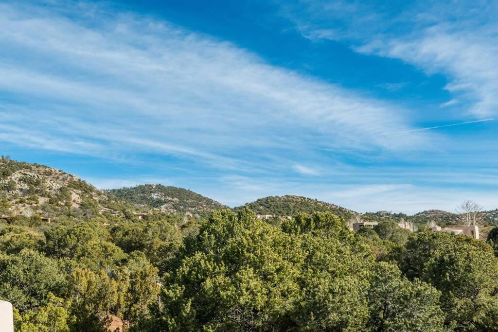 Foothills Retreat- Patios, Rooftop Deck, Quiet, 2br Holiday home Santa Fe