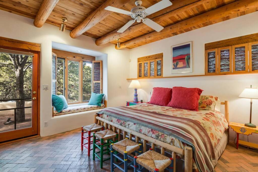 Foothills Retreat- Patios, Rooftop Deck, Quiet, 2br Santa Fe
