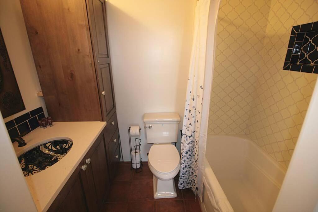 Closson - Stylish - Near Plaza - Queen Bed * Santa Fe