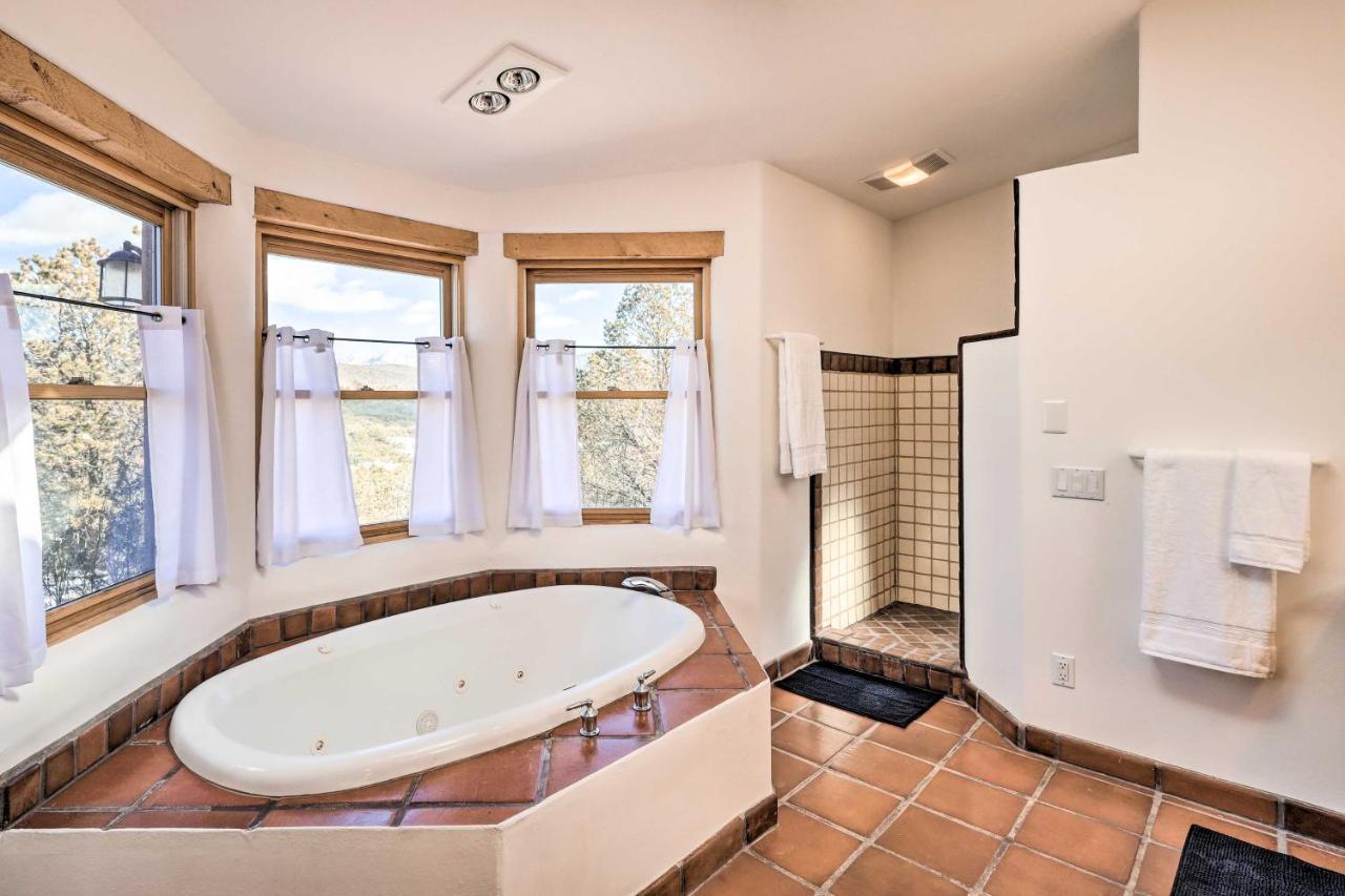 Casa Al Reves Pueblo-style House With Views!