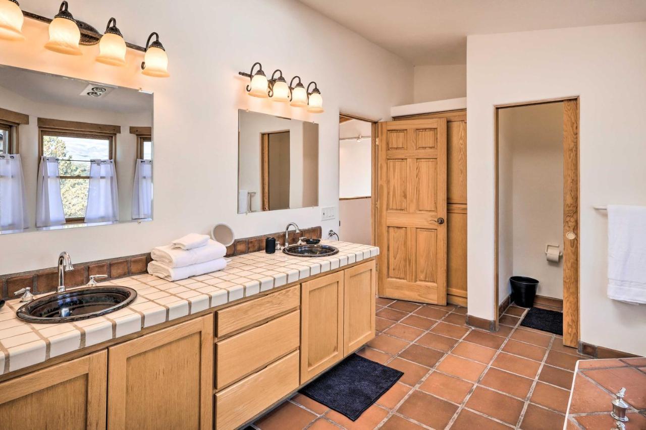 Casa Al Reves Pueblo-style House With Views! Holiday home Santa Fe