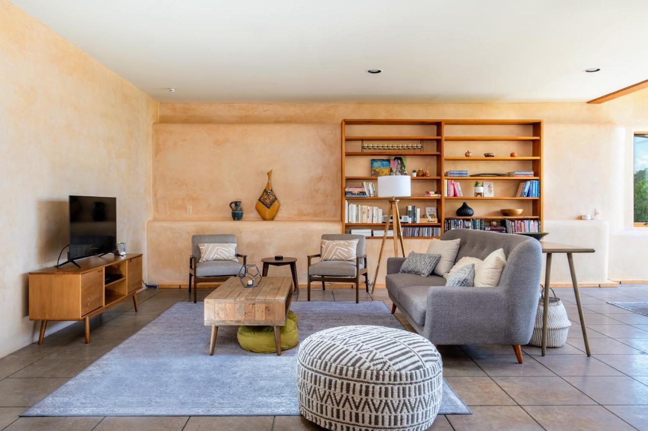 Ridgetop Retreat With 2 Hot Tubs And Views Holiday home *