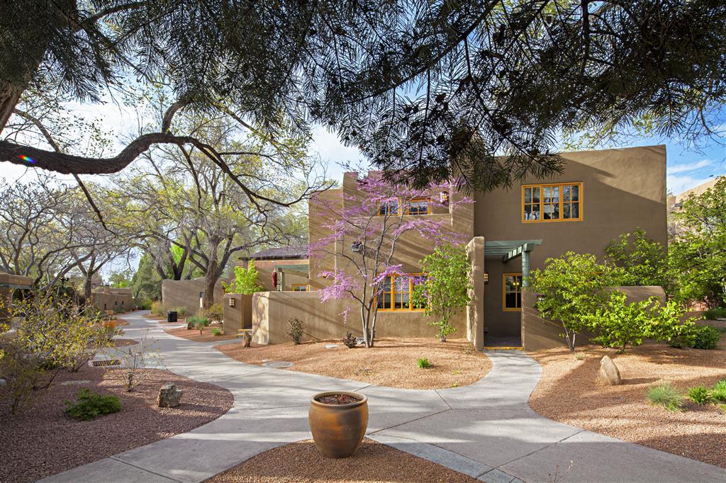 La De Santa Fe, A Tribute Portfolio &