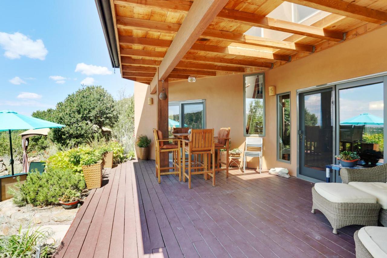 Sunlit Hills Art And Views Holiday home