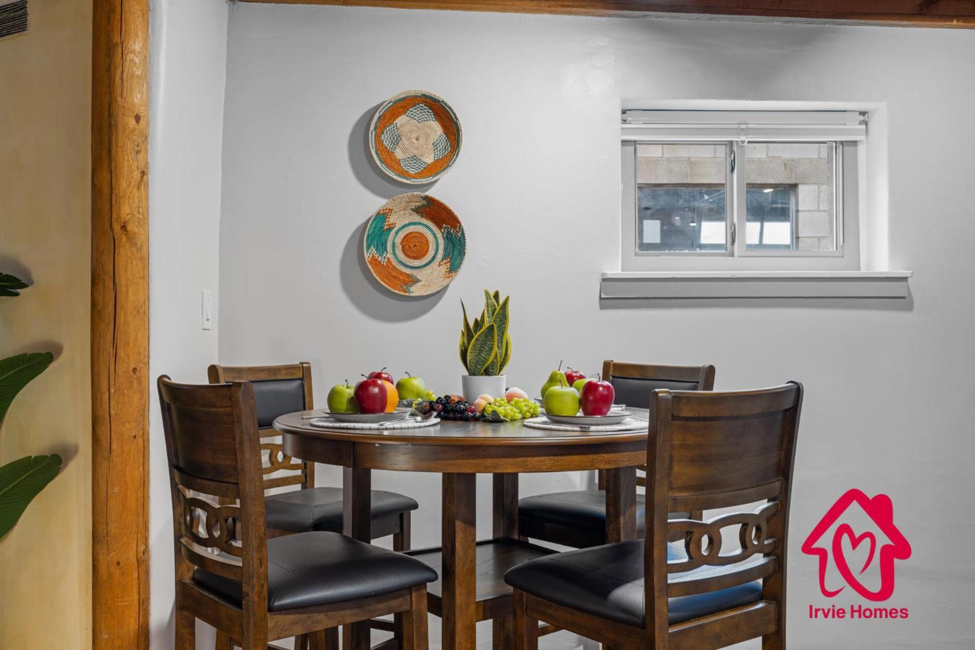 Holiday home Charming Adobe Revival- An Irvie *
