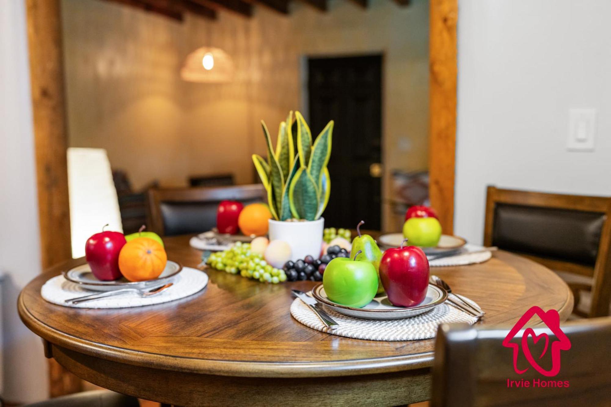 Charming Adobe Revival- An Irvie Holiday home *