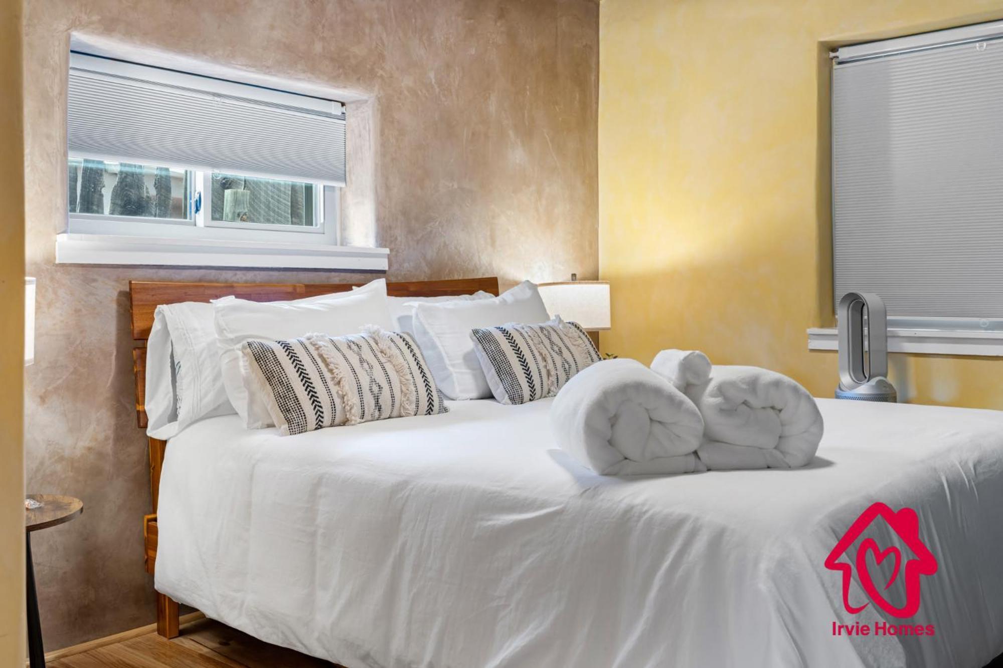 Holiday home Charming Adobe Revival- An Irvie *