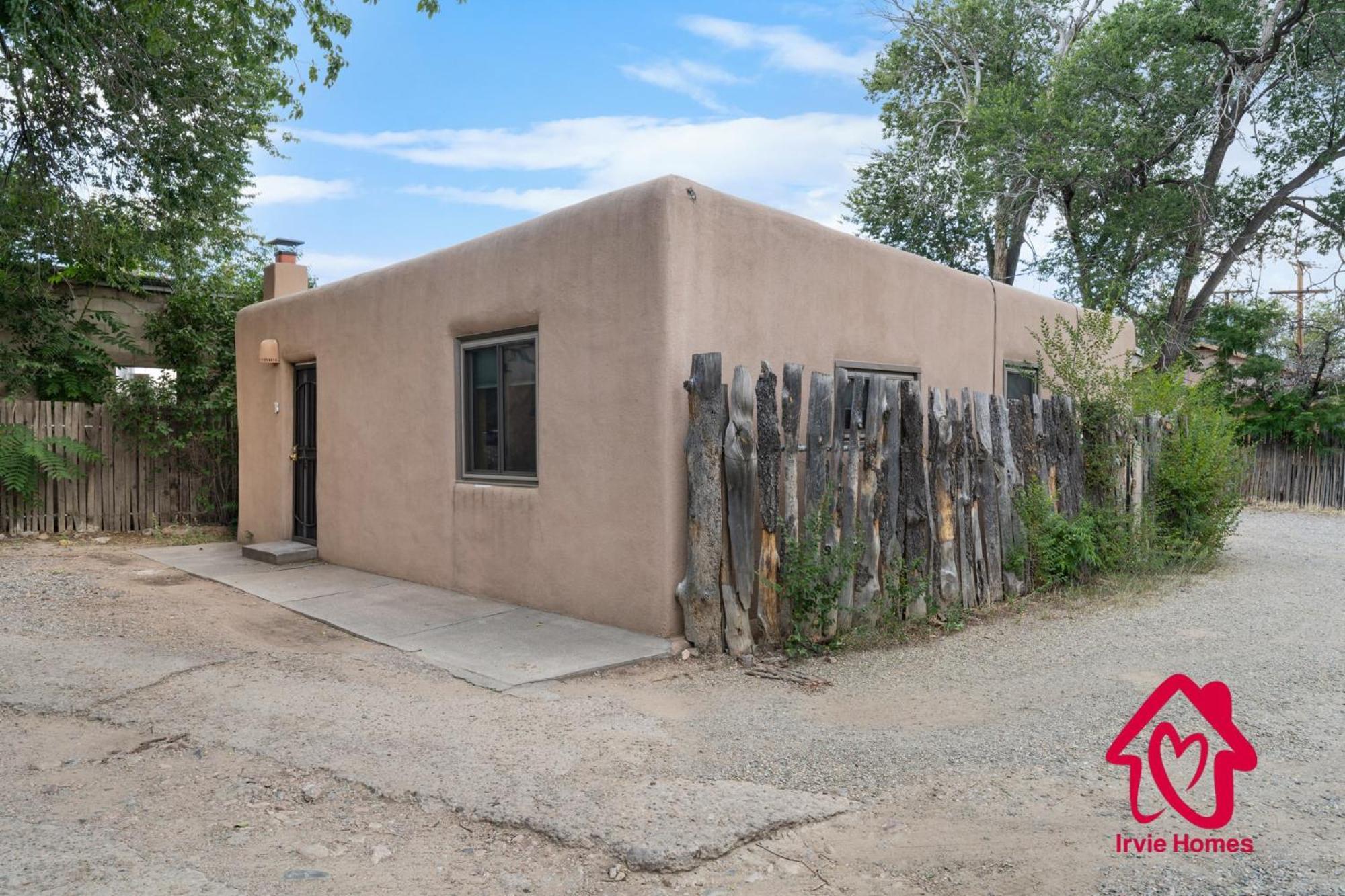 Holiday home Charming Adobe Revival- An Irvie