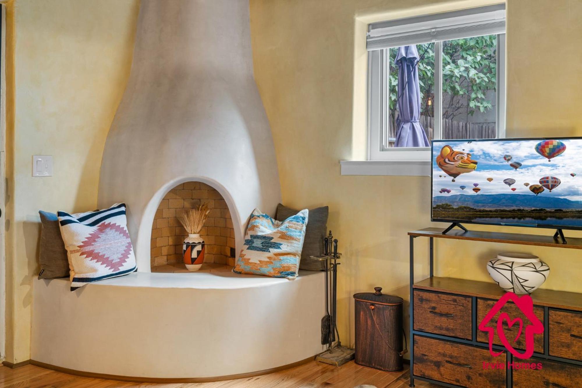 Charming Adobe Revival- An Irvie Holiday home *