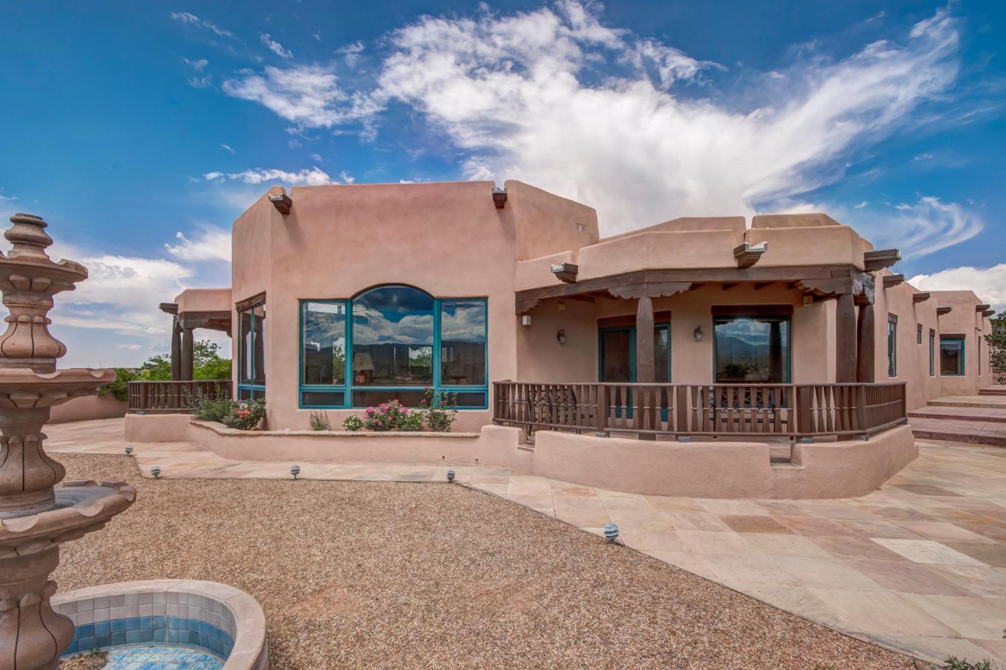 Dorthia Garden Retreat & Views Holiday home