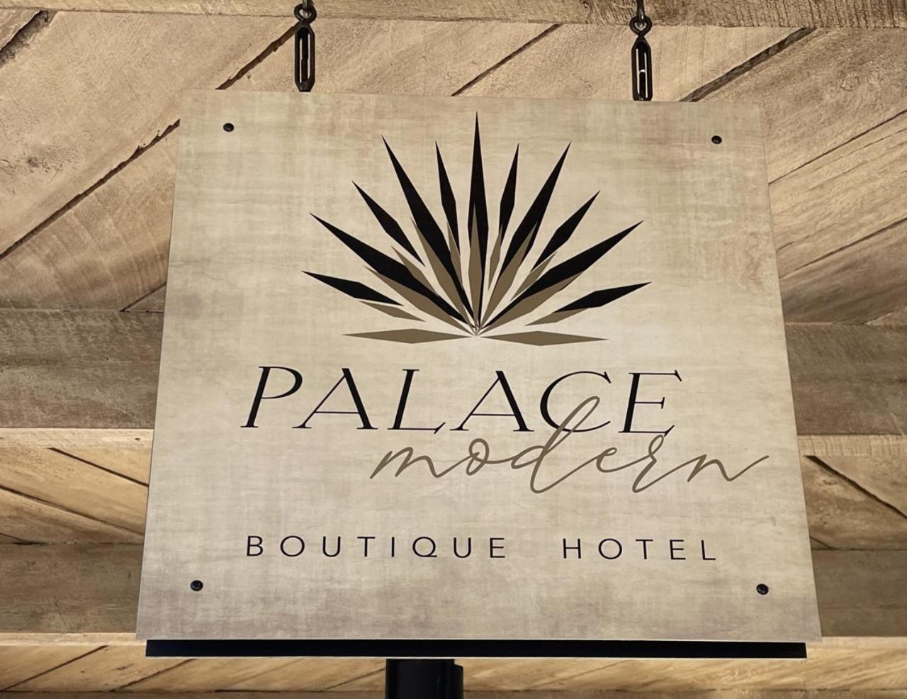 Hotel Palace Modern At The Plaza - Corner 7