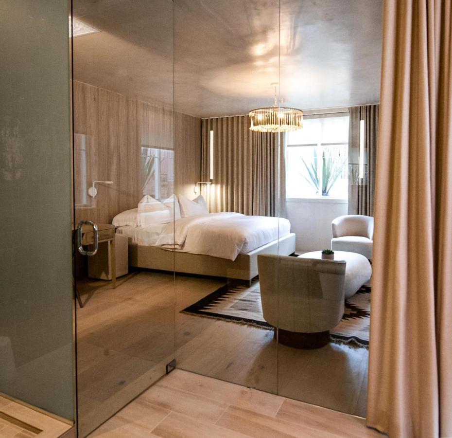 Palace Modern At The Plaza - Corner 7 Hotel