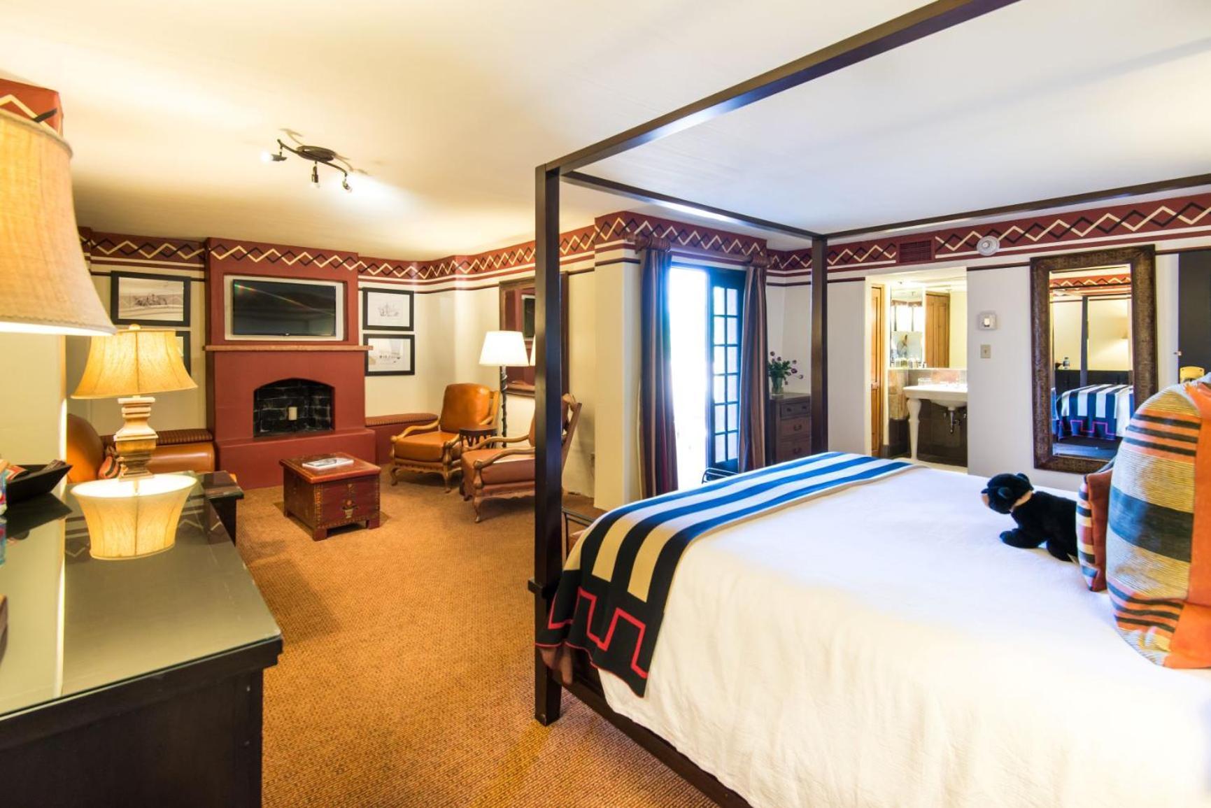 Hotel & At Loretto
