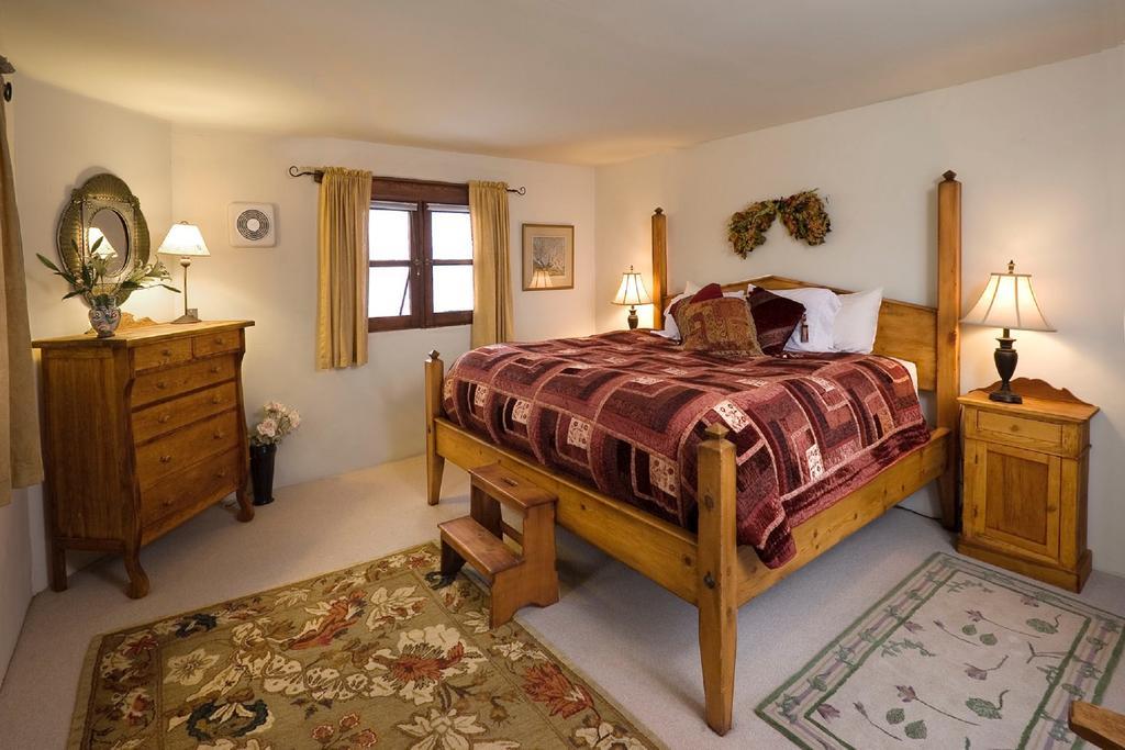 Hacienda Nicholas Bed & Breakfast