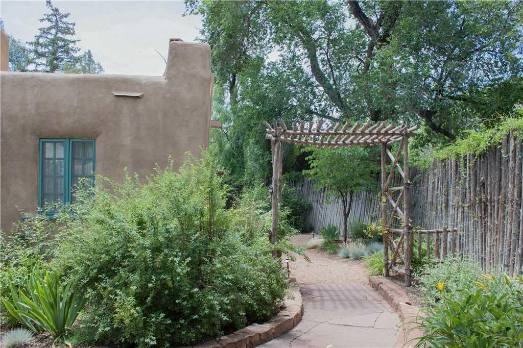 Historic Garden Retreat Four-bedroom Holiday home