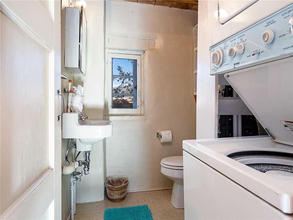 Sun Mountain View, 2 Bedrooms, Fireplace, Balcony, Sleeps 6 Holiday home
