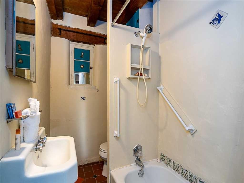 Sun Mountain View, 2 Bedrooms, Fireplace, Balcony, Sleeps 6 *