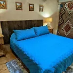 Enchanted Casita With Private Outdoor Hot Tub And Patio, Near Santa Fe Plaza, Sleeps 4 With Free Parking