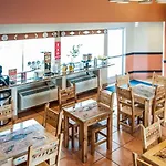 Econo Lodge Inn & Suites