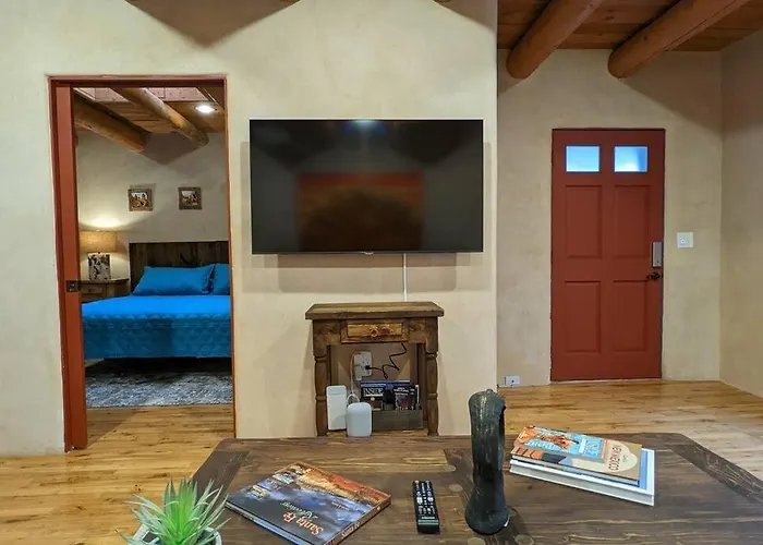 Enchanted Casita With Private Outdoor Hot Tub And Patio, Near Santa Fe Plaza, Sleeps 4 With Free Parking