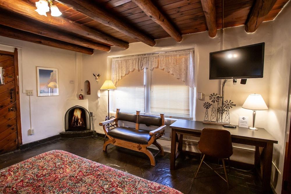 Pueblo Bonito Inn Inn