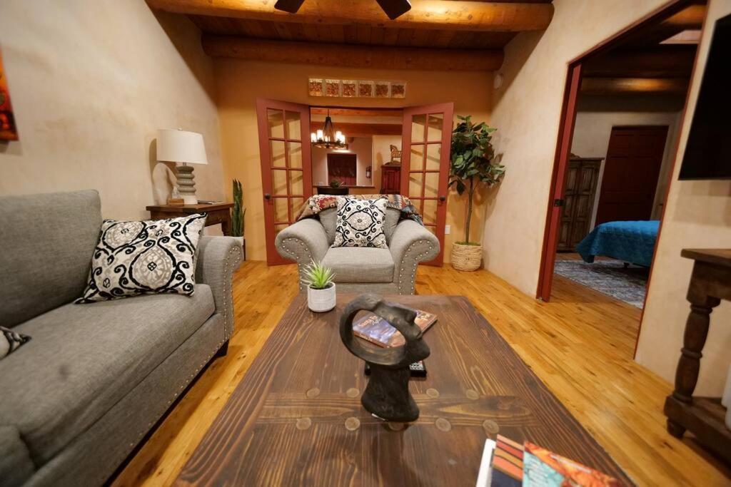 Apartment Oasis: Cozy Retreat With Hot Tub Near Town Square Santa Fe