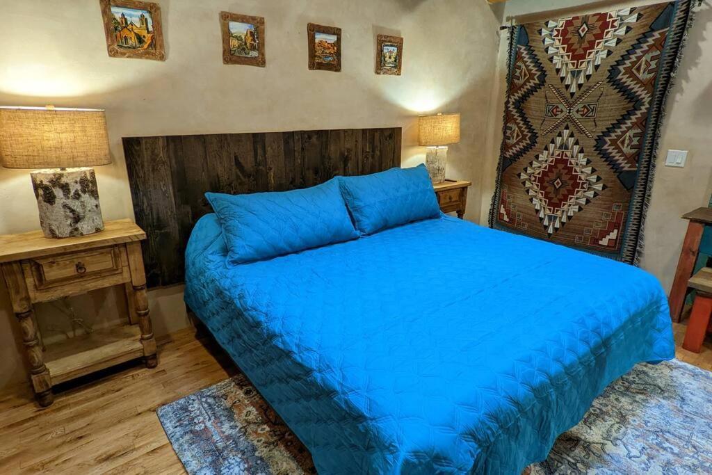 Oasis: Cozy Retreat With Hot Tub Near Town Square Santa Fe