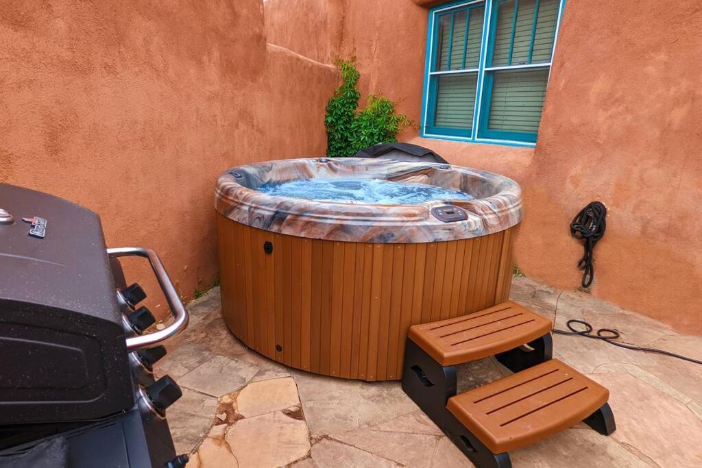 Apartment Oasis: Cozy Retreat With Hot Tub Near Town Square Santa Fe