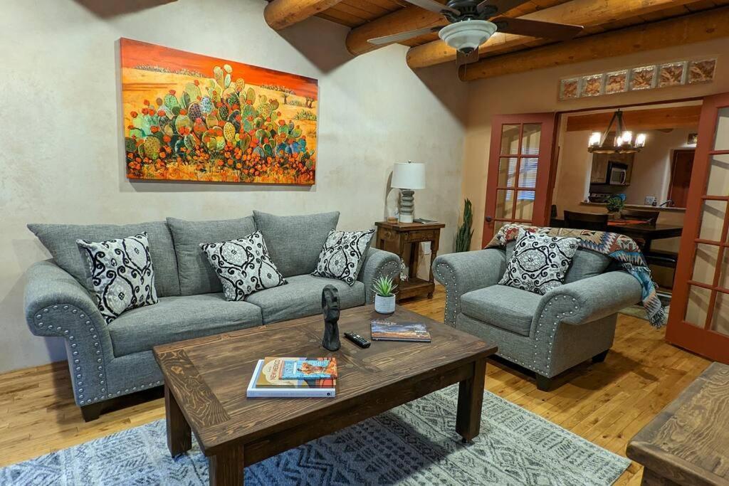 Oasis: Cozy Retreat With Hot Tub Near Town Square * Santa Fe