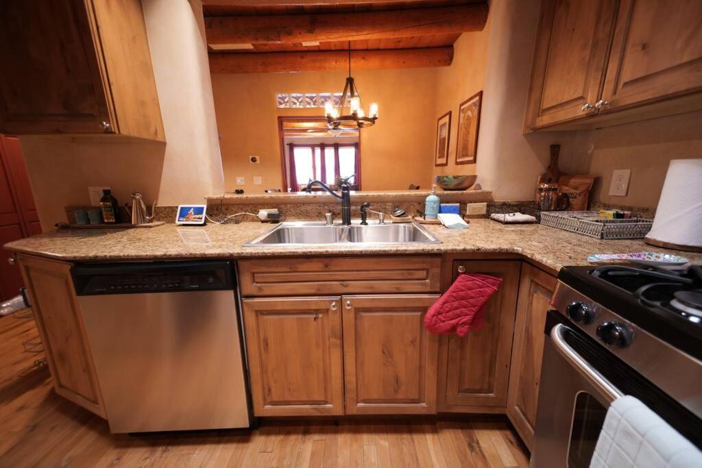 Apartment Oasis: Cozy Retreat With Hot Tub Near Town Square Santa Fe