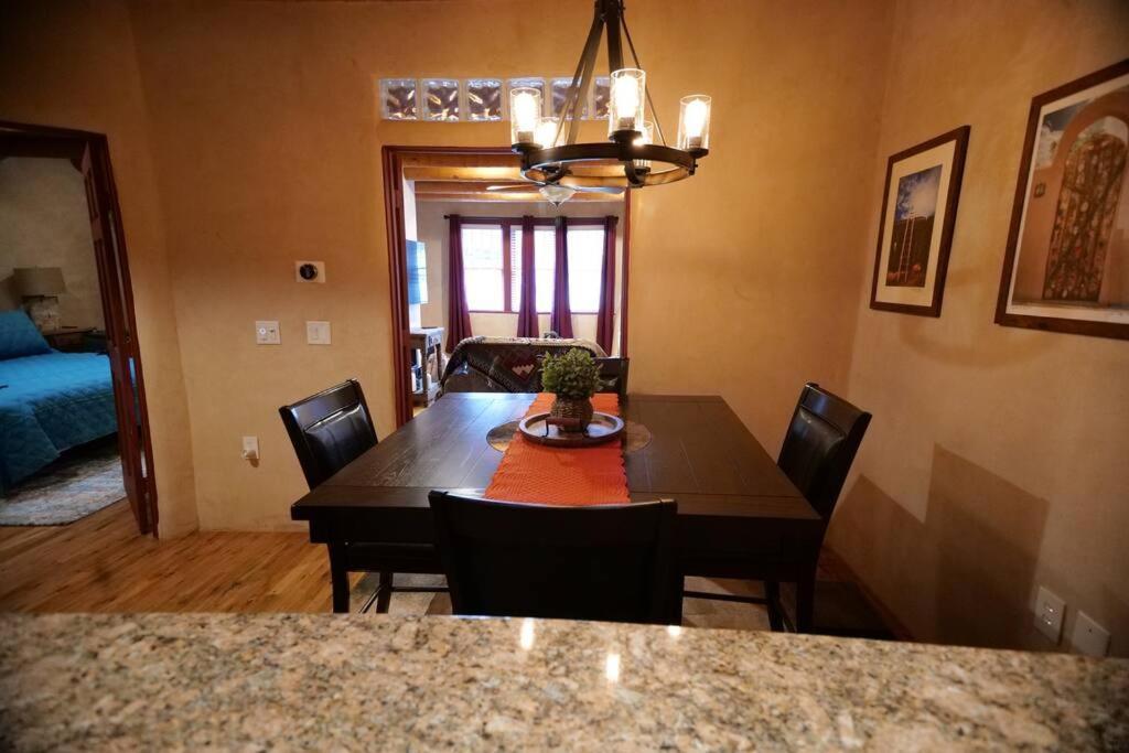 Apartment Oasis: Cozy Retreat With Hot Tub Near Town Square Santa Fe
