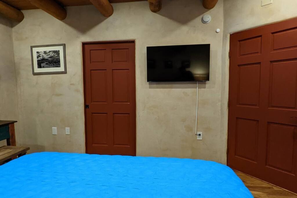 Oasis: Cozy Retreat With Hot Tub Near Town Square Apartment Santa Fe
