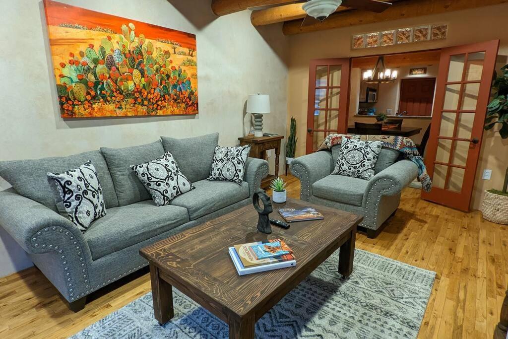 Apartment Oasis: Cozy Retreat With Hot Tub Near Town Square Santa Fe
