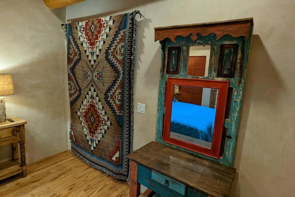 Oasis: Cozy Retreat With Hot Tub Near Town Square Santa Fe