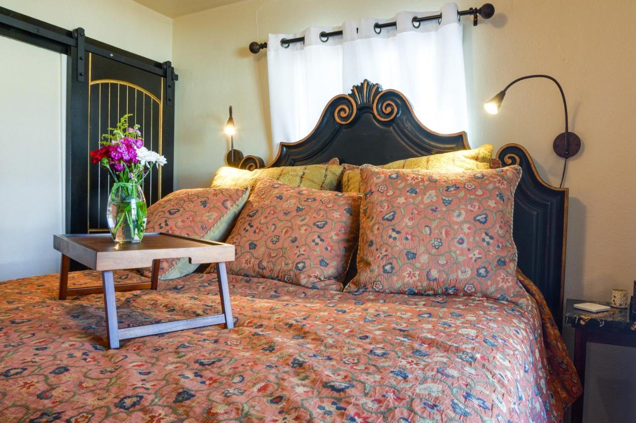 Cozy Adobe Casita 1 Mile To Plaza! Holiday home *