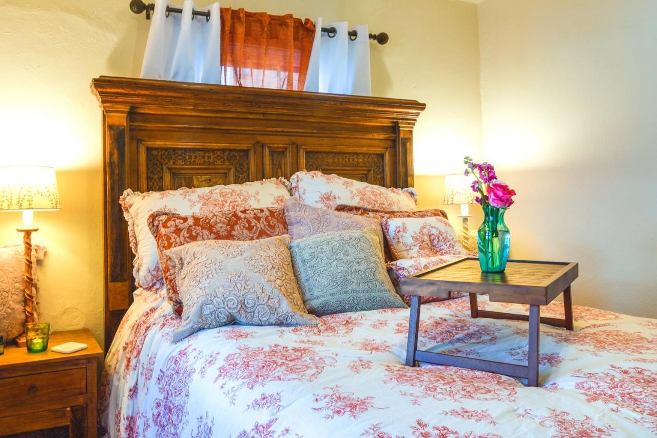 Cozy Adobe Casita 1 Mile To Plaza! Holiday home *