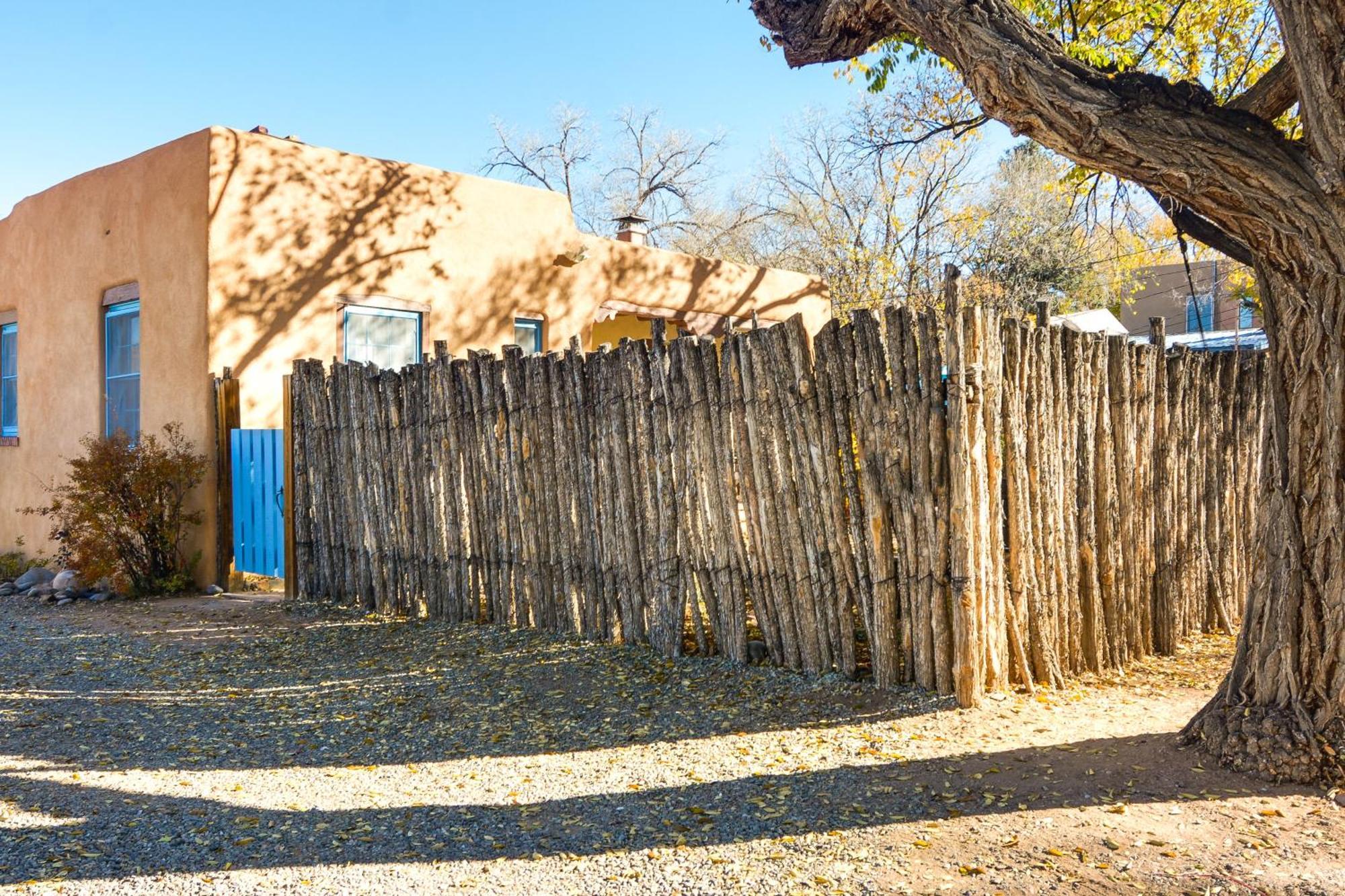 Cozy Adobe Casita 1 Mile To Plaza! Holiday home *