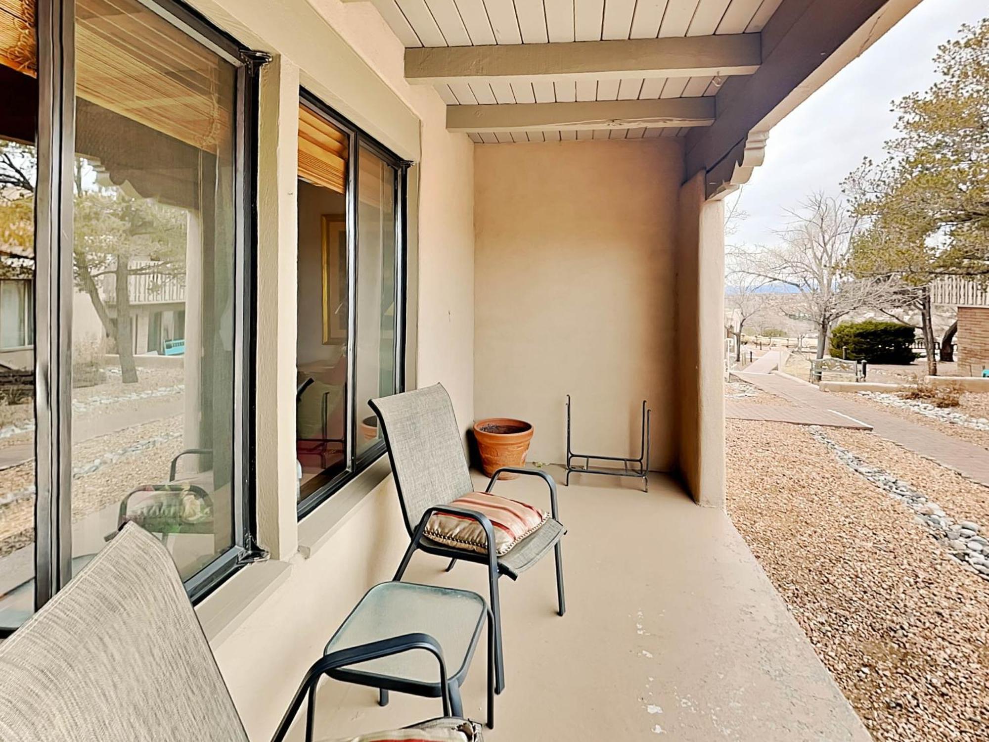 Apartment Artist Road #18