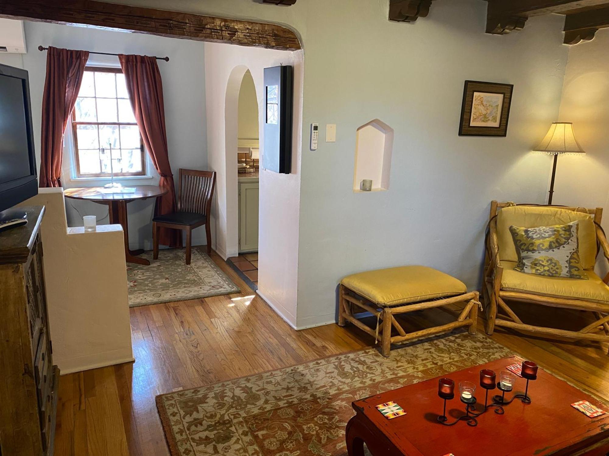 Casa De Tres Lunas/house Of Three Moons Inn 5*
