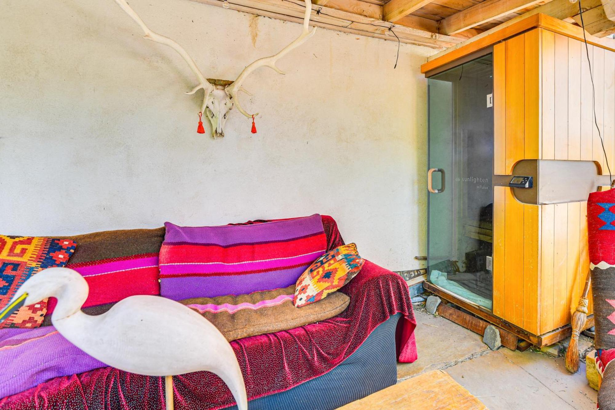 Apartment Adobe 2 Blocks To Downtown Plaza! *